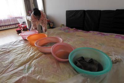 来安楼上漏水，住户失联，小区没物管，业主维权难！律师来支招……